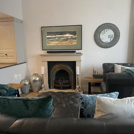Stunning 2-Bed-2Bath Apt In Whitby With Parking Appartement Buitenkant foto