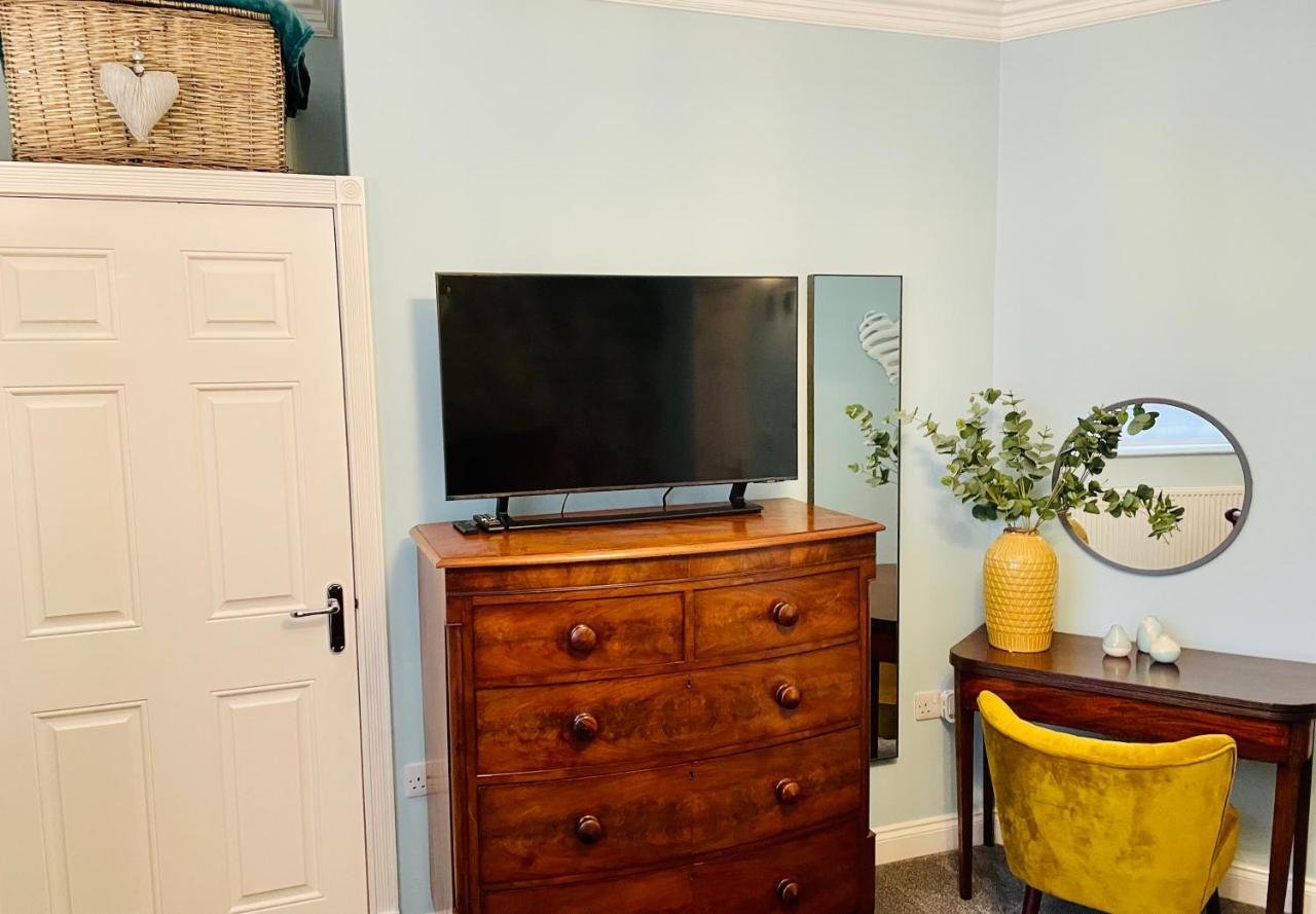 Stunning 2-Bed-2Bath Apt In Whitby With Parking Appartement Buitenkant foto