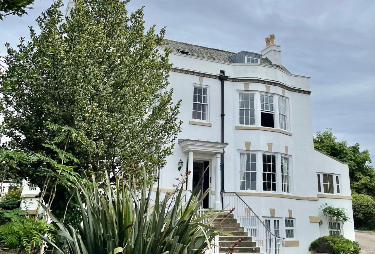 Stunning 2-Bed-2Bath Apt In Whitby With Parking Appartement Buitenkant foto
