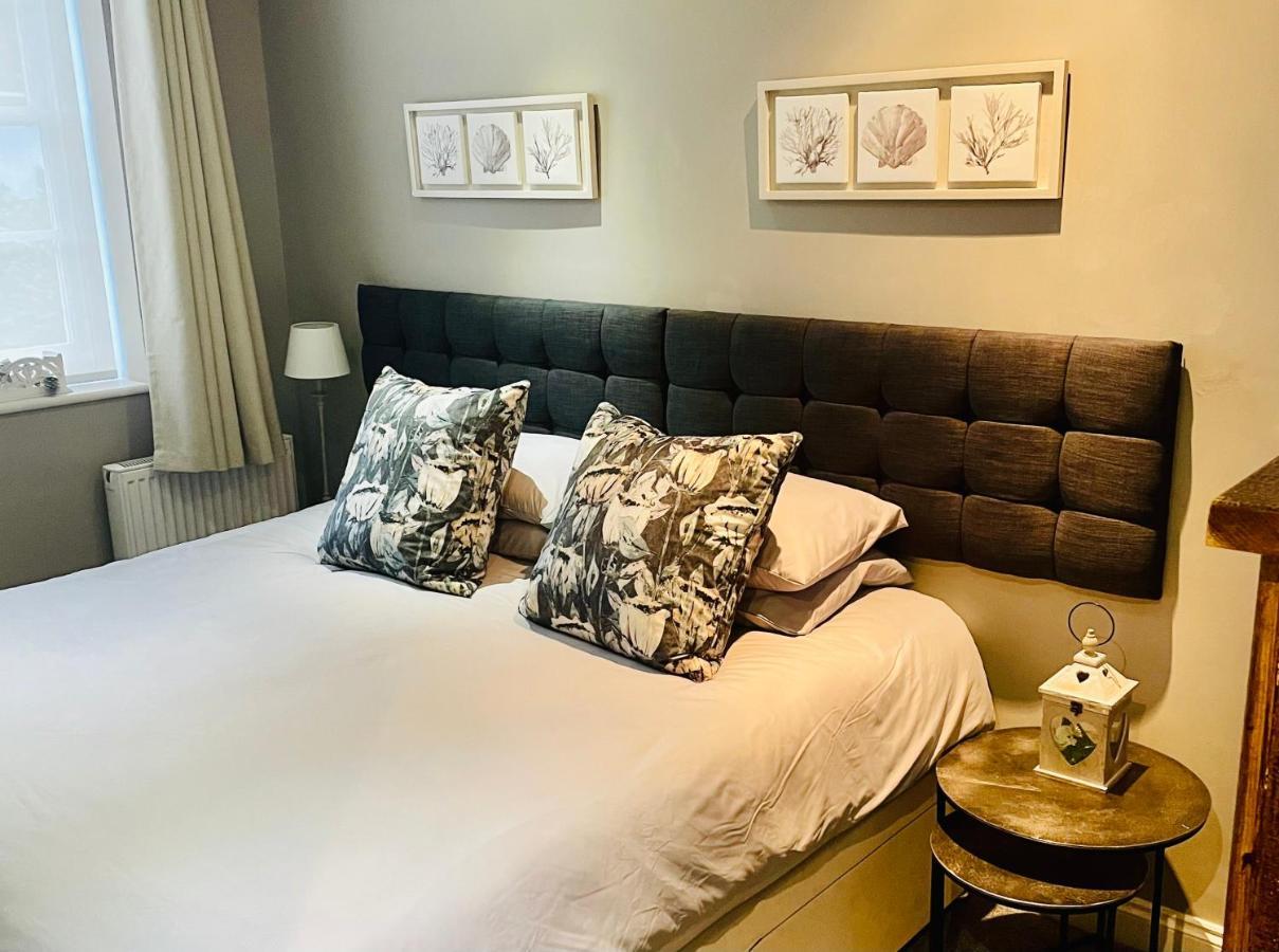 Stunning 2-Bed-2Bath Apt In Whitby With Parking Appartement Buitenkant foto