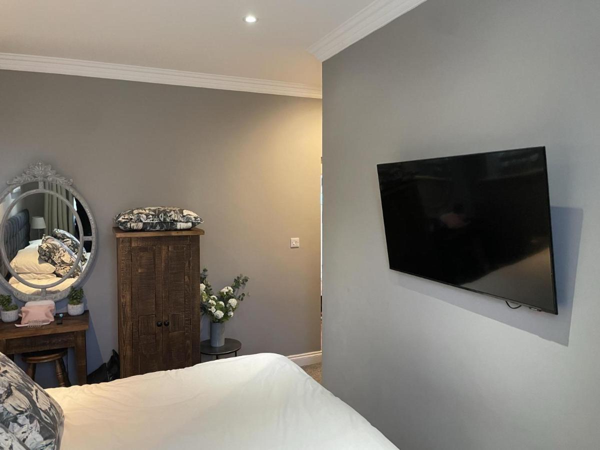 Stunning 2-Bed-2Bath Apt In Whitby With Parking Appartement Buitenkant foto
