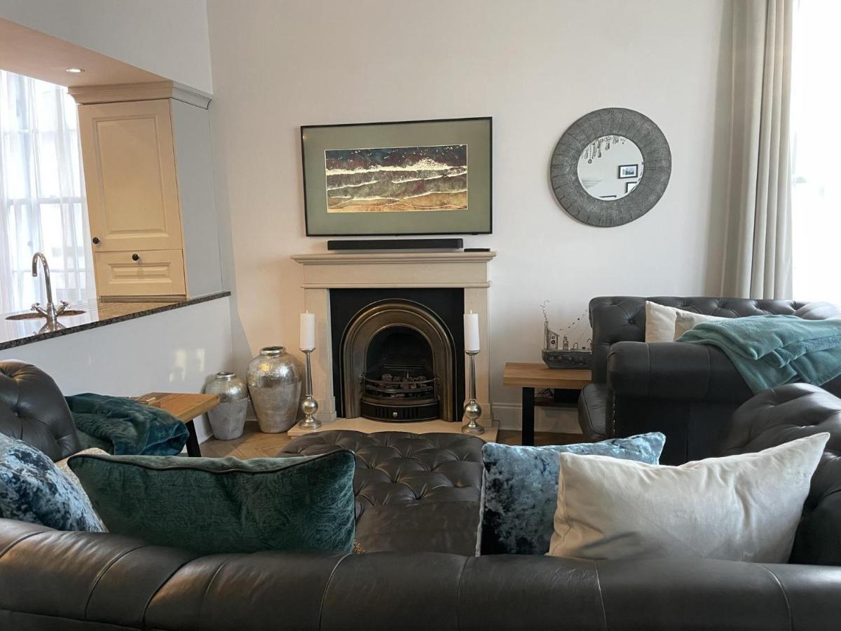Stunning 2-Bed-2Bath Apt In Whitby With Parking Appartement Buitenkant foto